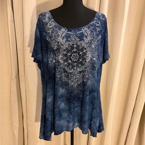 Elegant Navy Women's Tunic with Intricate Design
